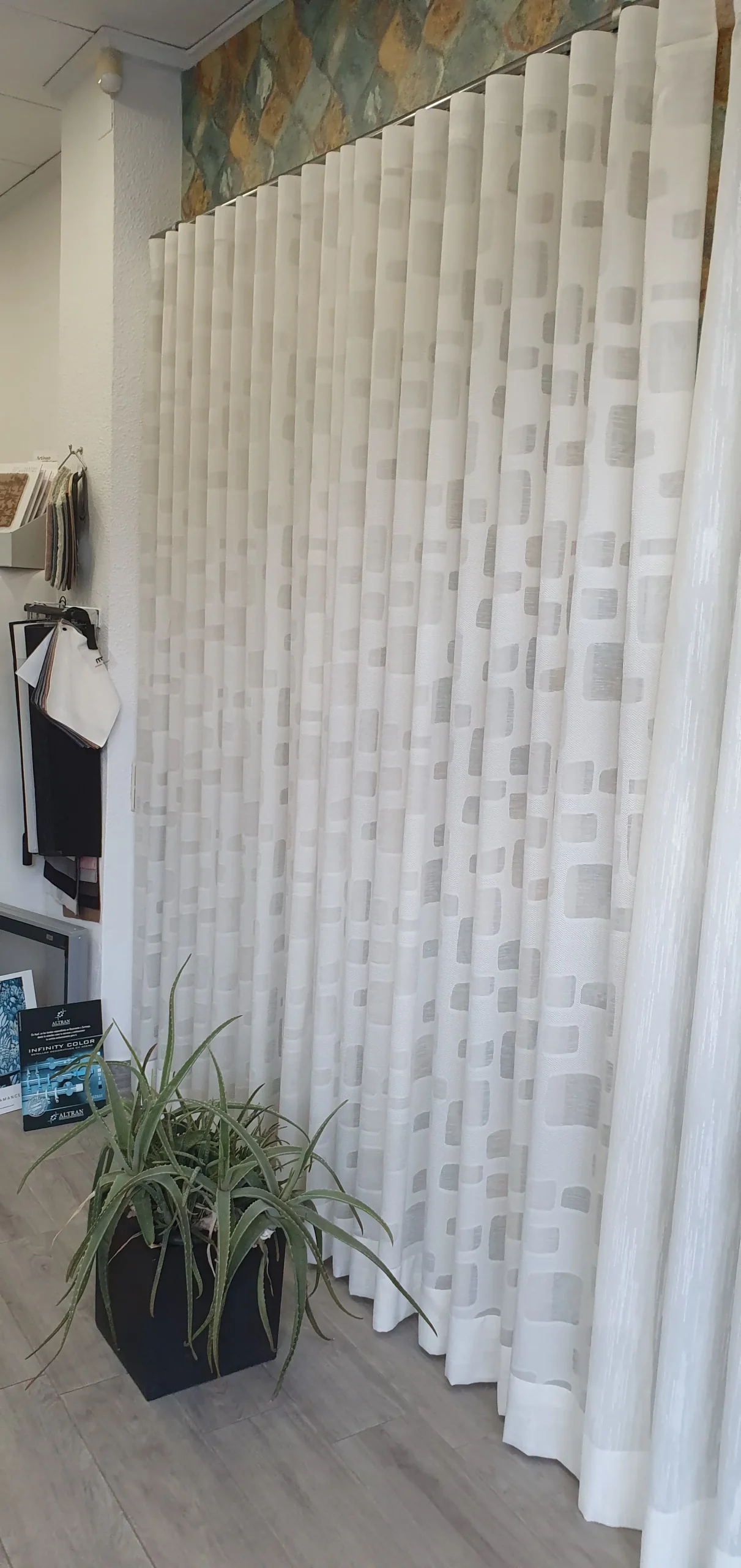 Contacto Cortinas Lino Añil Gandia
